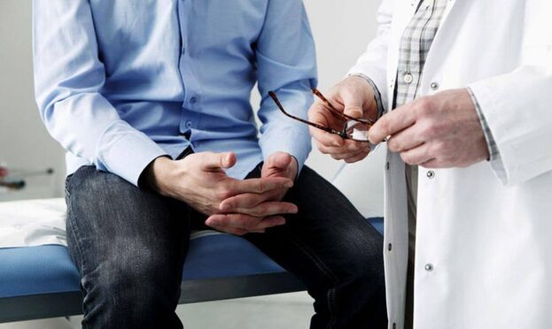 Isang tao sa isang doktor na may mga sintomas ng prostatitis